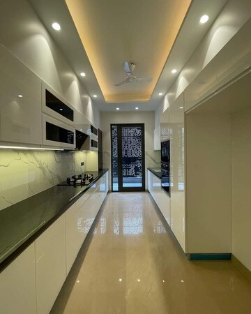 Building Lobby in 4 BHK Apartment at DLF The Belvedere Park, Sector 24 – for Sale
