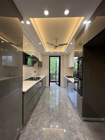 Building Lobby in 3.5 BHK Apartment at DLF Regency Park II, Sector 27 – for Sale