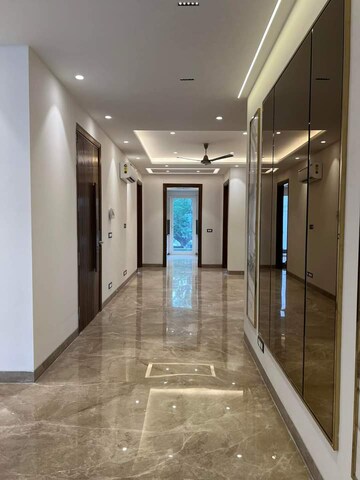 Building Lobby in 4 BHK Apartment at DLF The Belaire, Sector 54 – for Sale