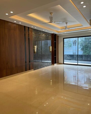 Room in 3.5 BHK Apartment at Ambience Island Lagoon, Sector 24 – for Sale