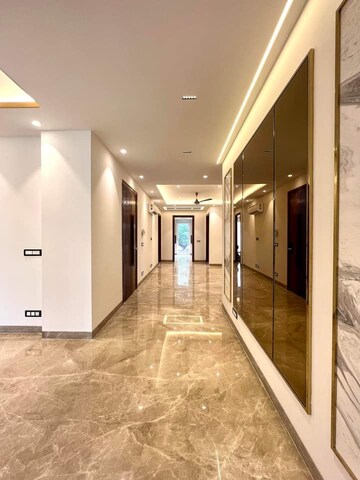 Building Lobby in 3 BHK Apartment at DLF The Princeton Estate, Dlf Phase V – for Sale