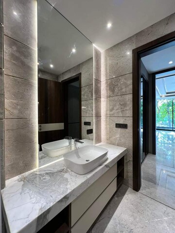 Bedroom in 3 BHK Apartment at DLF The Princeton Estate, Dlf Phase V – for Sale