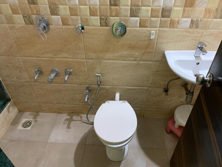 Bathroom, damji-shamji-mahavir-spring-tulip-phase-1 2 Bedroom 600 Sq.Ft. Apartment In Pokhran Road No Two Thane 7232081