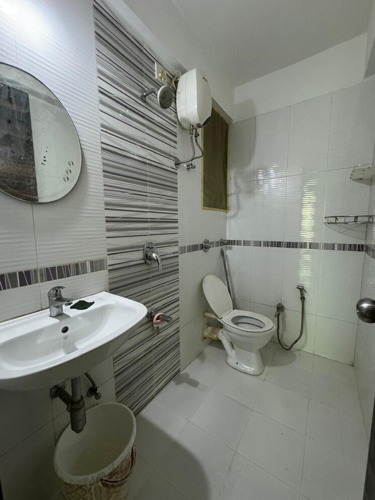 Bathroom, damji-shamji-mahavir-spring-tulip-phase-1 2 Bedroom 600 Sq.Ft. Apartment In Pokhran Road No Two Thane 7232081