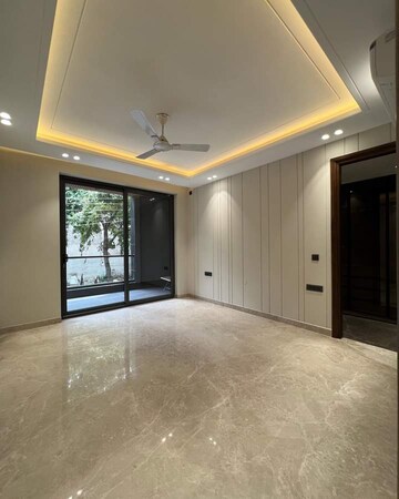 Room in 4 BHK Apartment at DLF Westend Heights, Sector 53 – for Sale