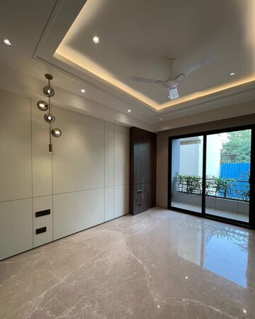 Room in 3.5 BHK Apartment at DLF Regency Park II, Sector 27 – for Sale