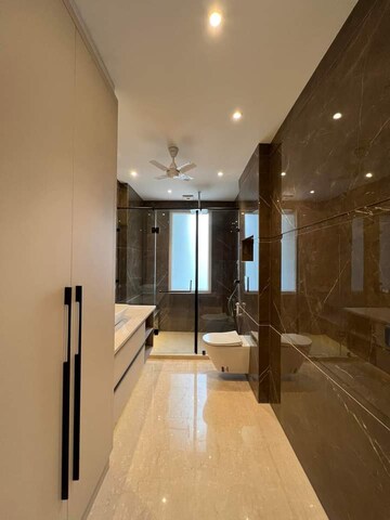 Building Lobby in 3.5 BHK Apartment at DLF Hamilton Court, Sector 27 – for Sale