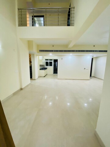 Room in 4 BHK Penthouse at BPTP Park Prime, Sector 66 – for Sale