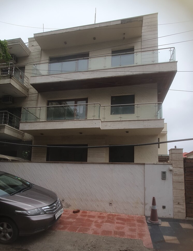 Exterior View, dlf-galleria-market 5 Bedroom 360 Sq.Yd. Independent House In Sector 28 Gurgaon 7232707