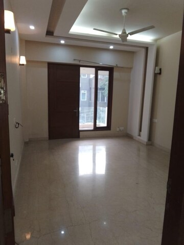 Room in 4 BHK Apartment at DLF The Belvedere Park, Sector 24 – for Sale