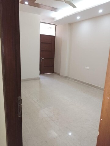 Room in 4 BHK Apartment at DLF The Belvedere Park, Sector 24 – for Sale