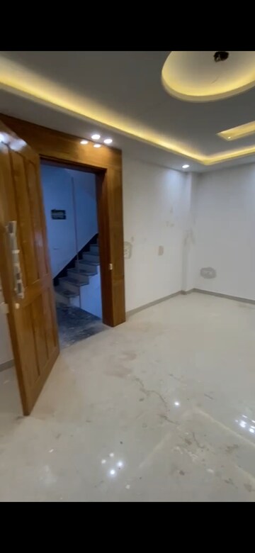 Room in 2 BHK Builder Floor at Vasant Kunj – for Sale