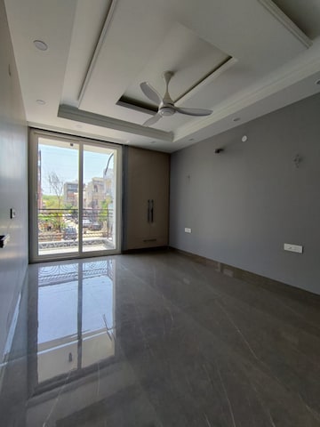 Room in 3.5 BHK Builder Floor at Sector 10 – for Sale