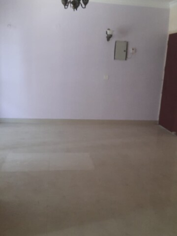 Room in 3 BHK Apartment at Sg Homes, Vasundhara Sector 4 – for Sale