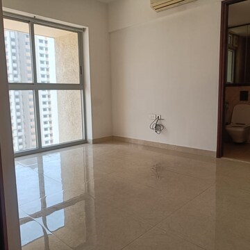 Room in 3 BHK Apartment at Lodha Venezia, Lalbaug – for Rent