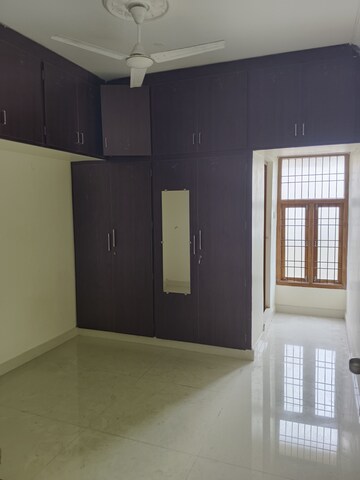 Room in 2 BHK Apartment at Sivajipalem – for Sale