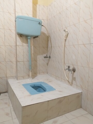 Bathroom in 1 BHK Independent House at Park Circus – for Rent