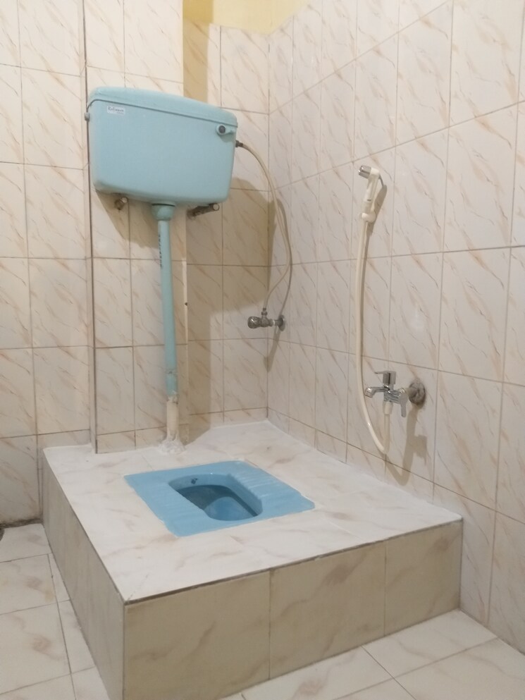 Bathroom, park circus 1 Bedroom 750 Sq.Ft. Independent House In Park Circus Kolkata 7237701