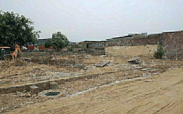 Plot For Sale in Defence Colony