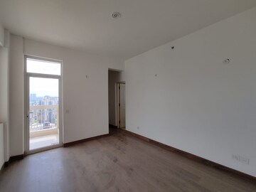 Room in 3 BHK Apartment at Emaar Palm Gardens, Sector 83 – for Sale