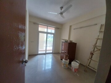 Room in 3 BHK Apartment at Mahagun Mywoods, Sector 16c Greater Noida – for Sale