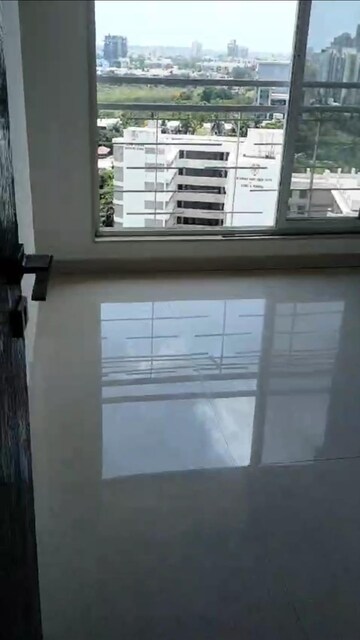 Room in 2 BHK Apartment at Four Bunglows – for Rent