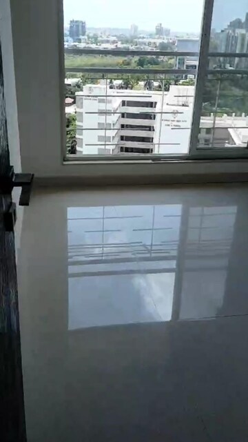 Room in 2 BHK Apartment at Four Bunglows – for Rent