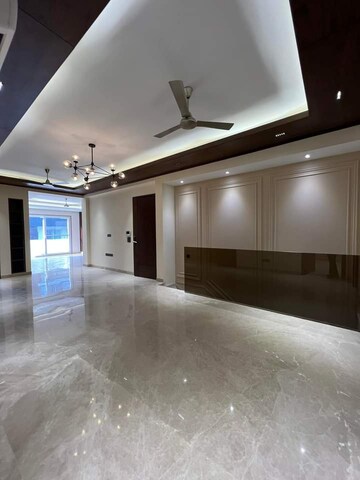 Room in 2 BHK Apartment at DLF The Princeton Estate, Dlf Phase V – for Sale