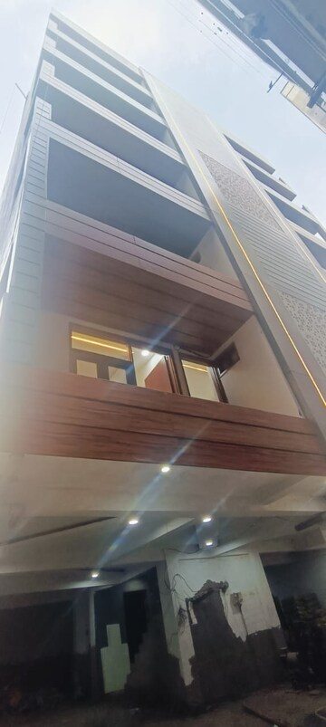 Furnished Amenities in 2 BHK Builder Floor at Kritak Modern Apartments, Sector 73 – for Sale