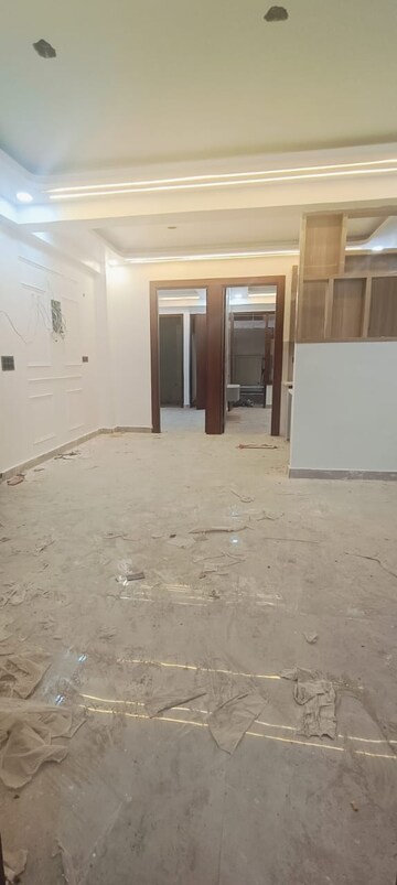 Room in 2 BHK Builder Floor at Kritak Modern Apartments, Sector 73 – for Sale