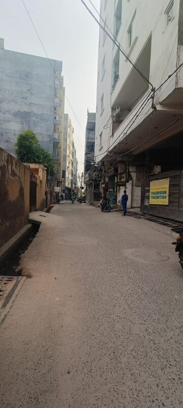 Parking in 2 BHK Builder Floor at Kritak Modern Apartments, Sector 73 – for Sale
