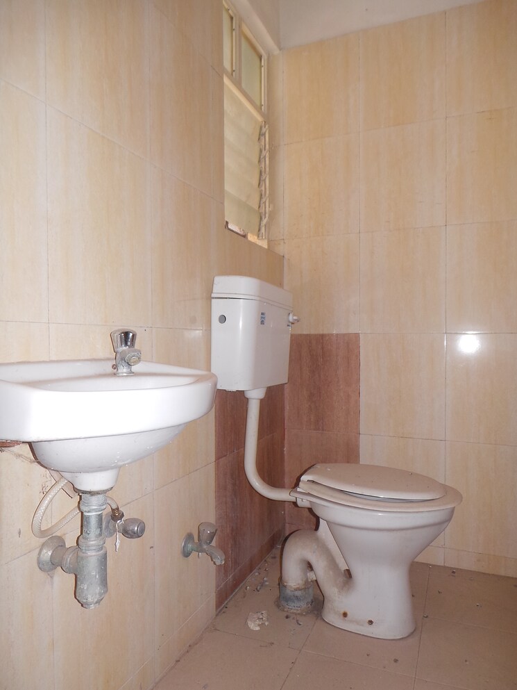 Bathroom, sara-city 2 Bedroom 845 Sq.Ft. Builder Floor In Chakan Pune 7239469