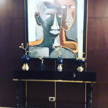 Furnished Amenities in 4 BHK Apartment at DLF The Icon, Dlf Phase V – for Sale