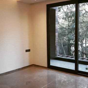 Room in 4 BHK Apartment at DLF The Pinnacle, Sector 43 – for Sale