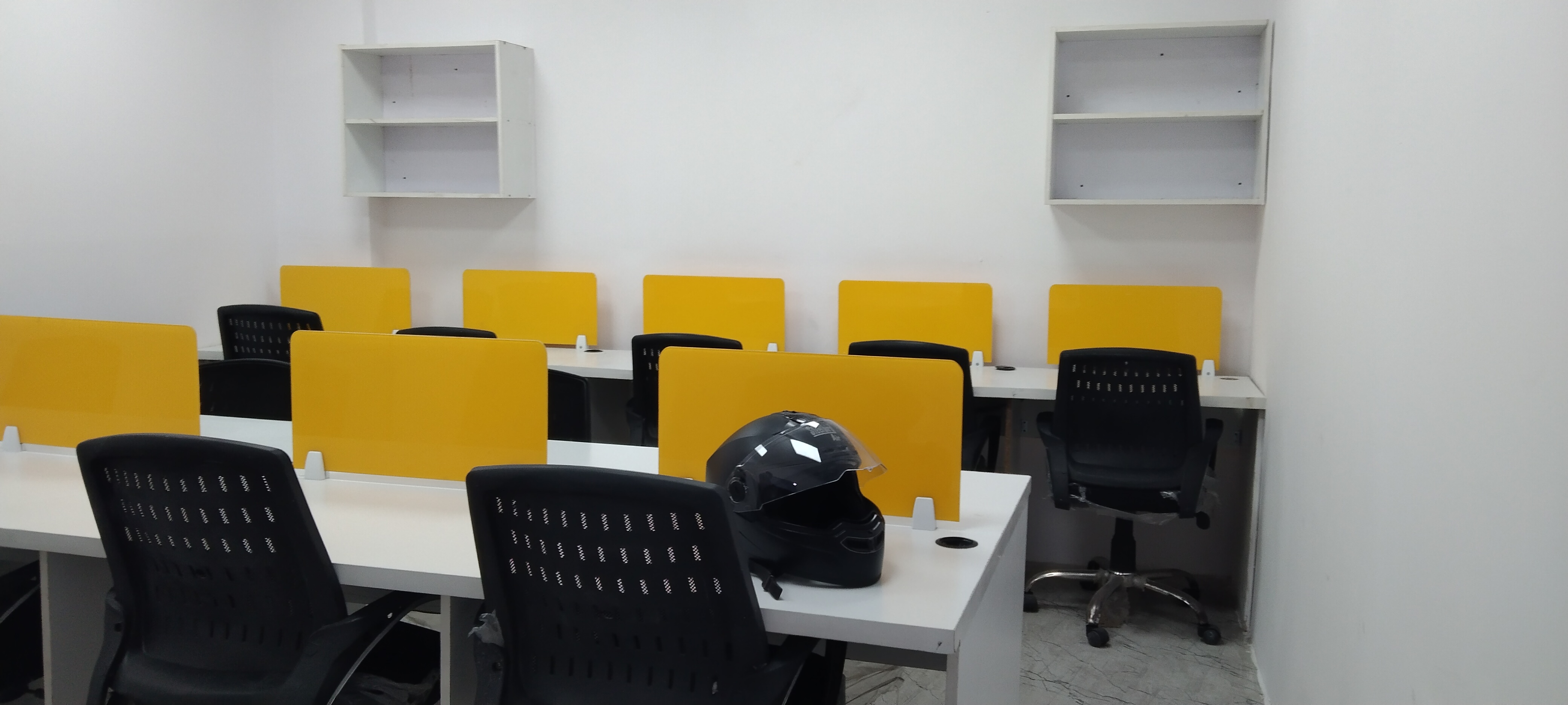 Rental Commercial Office Space 700 Sq.Ft. in Sector 16 Noida - 6647190