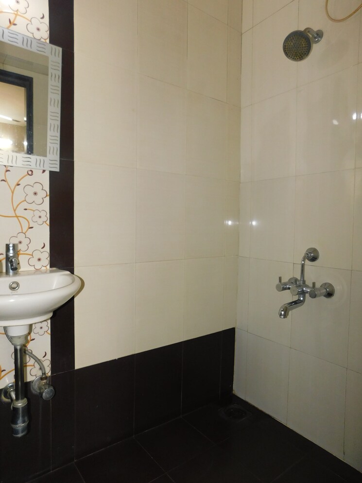 Bathroom, kores-tower 2 Bedroom 650 Sq.Ft. Apartment In Vartak Nagar Thane 7239679