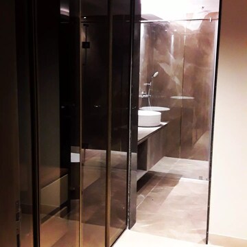 Bathroom in 4 BHK Apartment at DLF The Summit, Dlf Phase V – for Sale