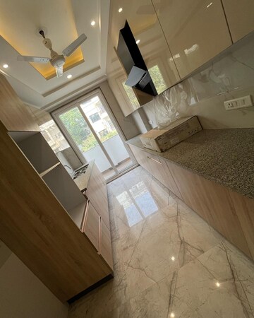 Bathroom in 4 BHK Apartment at DLF The Summit, Dlf Phase V – for Sale