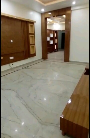 Room in 2 BHK Apartment at Shahjahanpur – for Sale
