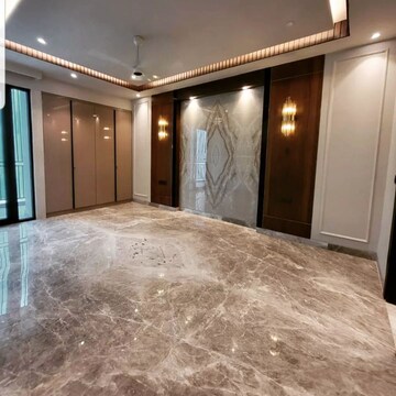 Room in 4 BHK Apartment at DLF The Summit, Dlf Phase V – for Sale