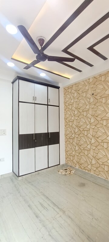 Room in 2 BHK Builder Floor at Mahavir Enclave – for Sale