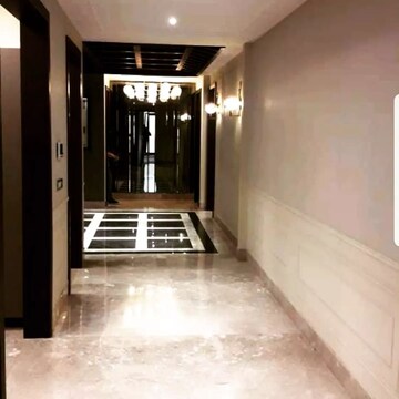Room in 4 BHK Apartment at DLF Park Place, Sector 54 – for Sale