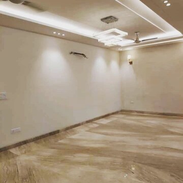 Room in 3.5 BHK Apartment at DLF Hamilton Court, Sector 27 – for Sale