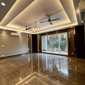 Room in 3.5 BHK Apartment at DLF Hamilton Court, Sector 27 – for Sale