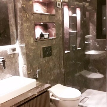 Bathroom in 3.5 BHK Apartment at DLF Hamilton Court, Sector 27 – for Sale