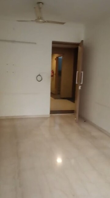 Room in 2 BHK Apartment at Dn Nagar – for Rent