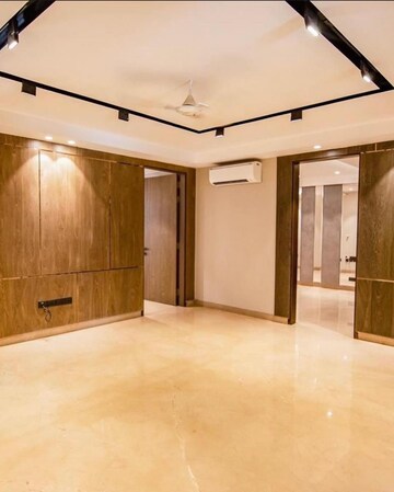 Room in 4 BHK Apartment at DLF Windsor Court, Dlf Phase iv – for Sale