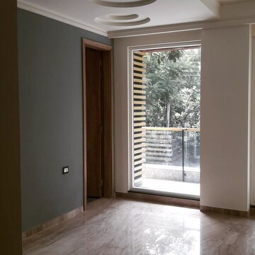Room in 4 BHK Apartment at DLF Windsor Court, Dlf Phase iv – for Sale