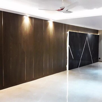 Furnished Amenities in 4 BHK Apartment at DLF Windsor Court, Dlf Phase iv – for Sale