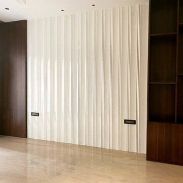Room in 4 BHK Apartment at DLF Ridgewood Estate, Dlf Phase iv – for Sale